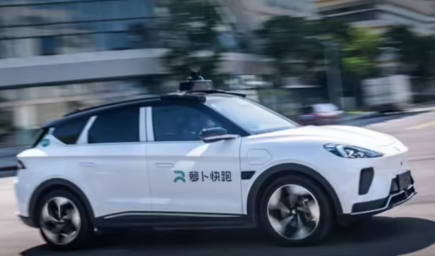 萝卜快跑推“包天服务”，无需驾照就能开走